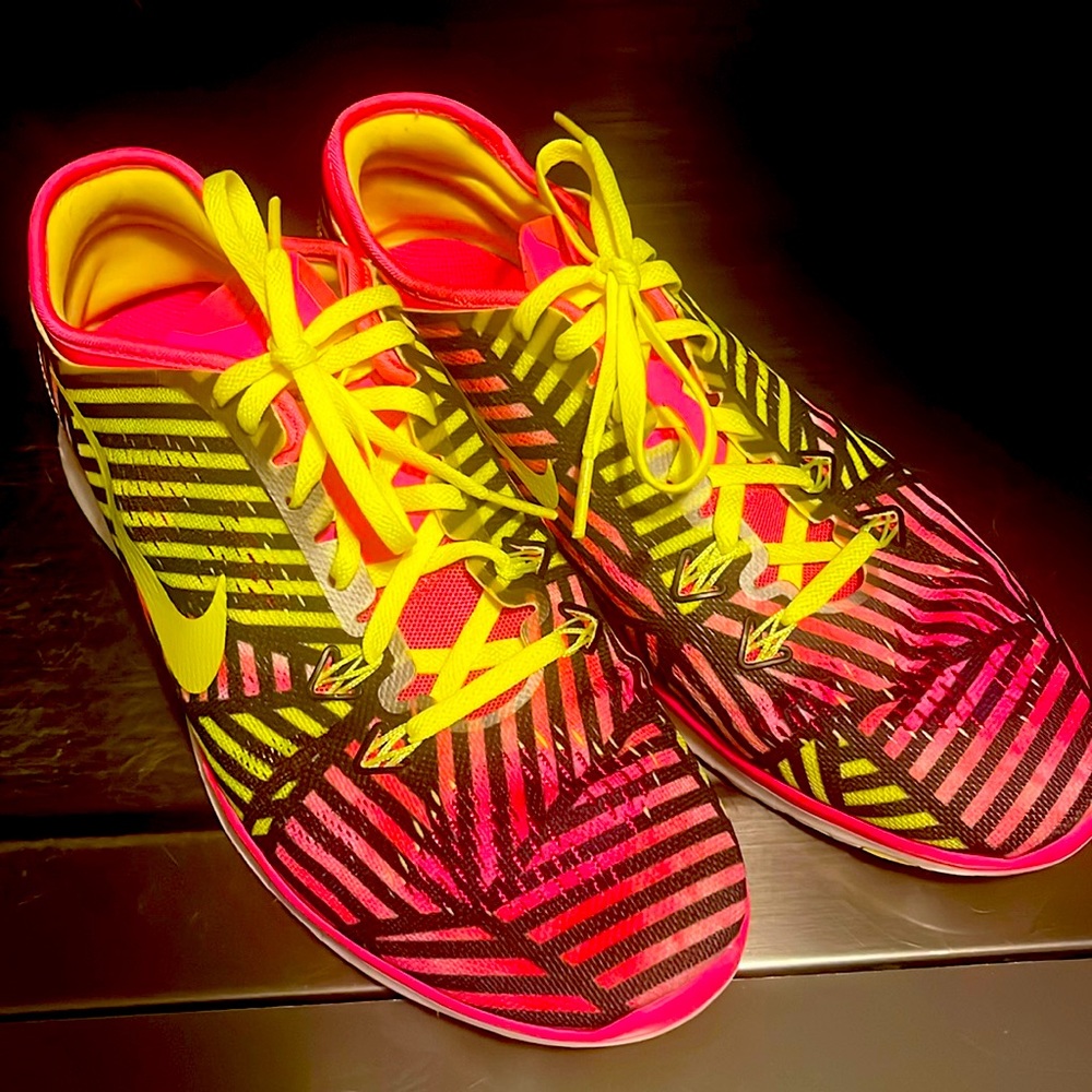Size 10 Nike free, 5.0
